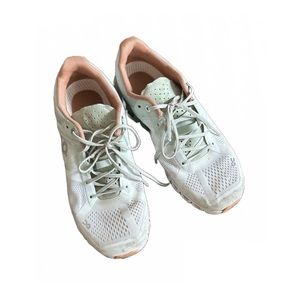 Women’s ON cloud shoes